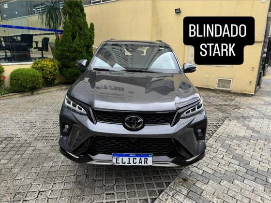 TOYOTA HILUX SW4 2.8 D-4D TURBO DIESEL DIAMOND 7L 4X4 AUTOMÁTICO